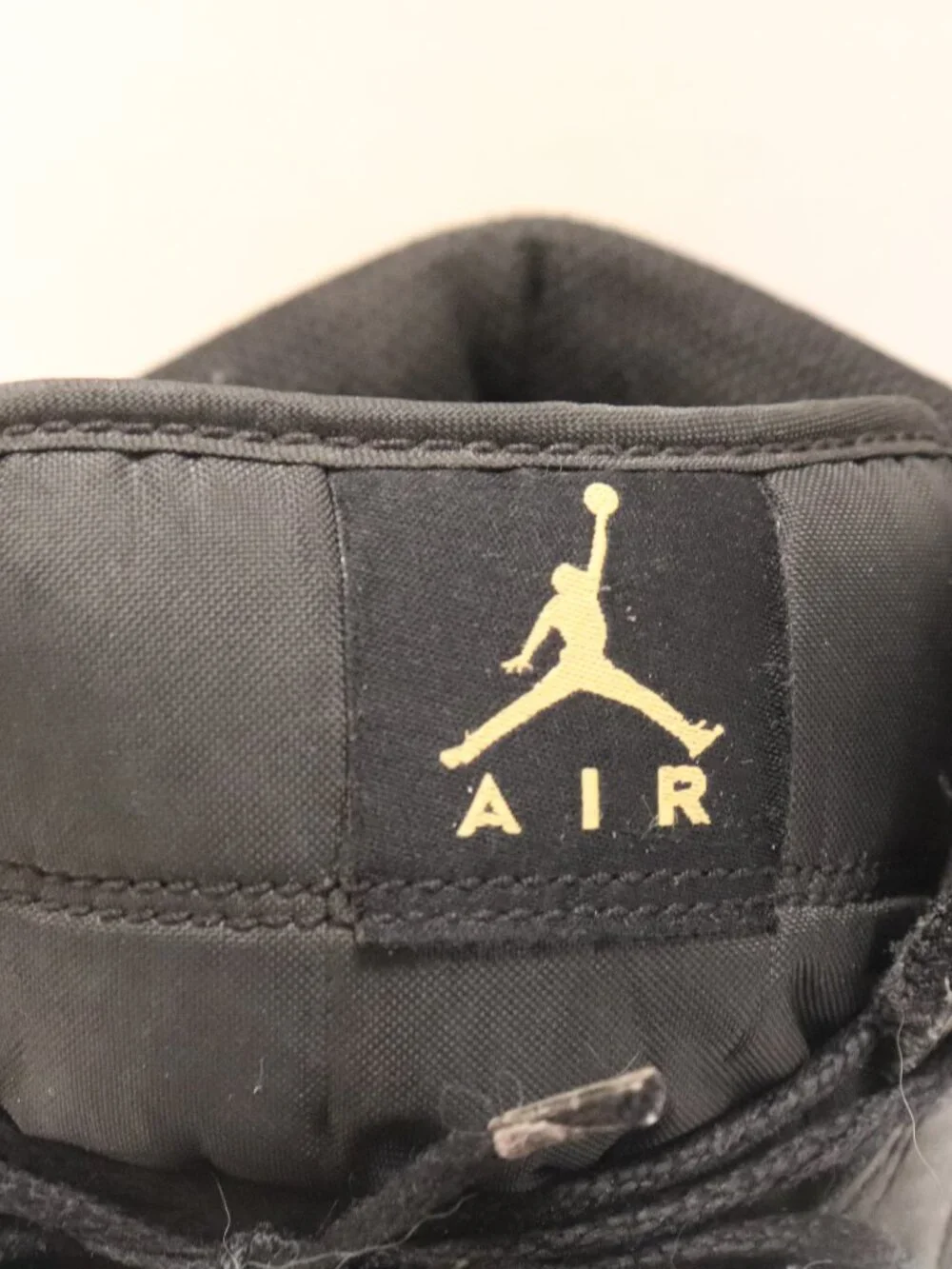 Nike Air Jordan Men's  Top Sneakers Black Gold Size 10 • Brand: Nike